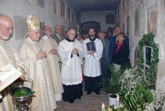Bischof Hučko beim Gedenken in der Krypta. (Foto: Markus Bauer)