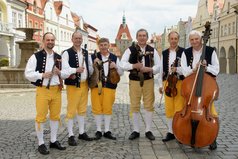 Musikgruppe auf Marktplatz