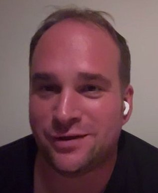 Der Bundestagsabgeordnete Sebastian Roloff bei seinem Vortrag.