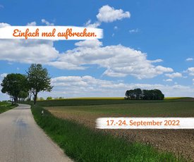 Symbolbild aufbrechen - Straße mit Feld und Himmel