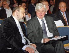 Prof. Halík und Prof. Maier bei der Präsentation im Senatssaal der Universität. (Foto: Cornelius Insel)