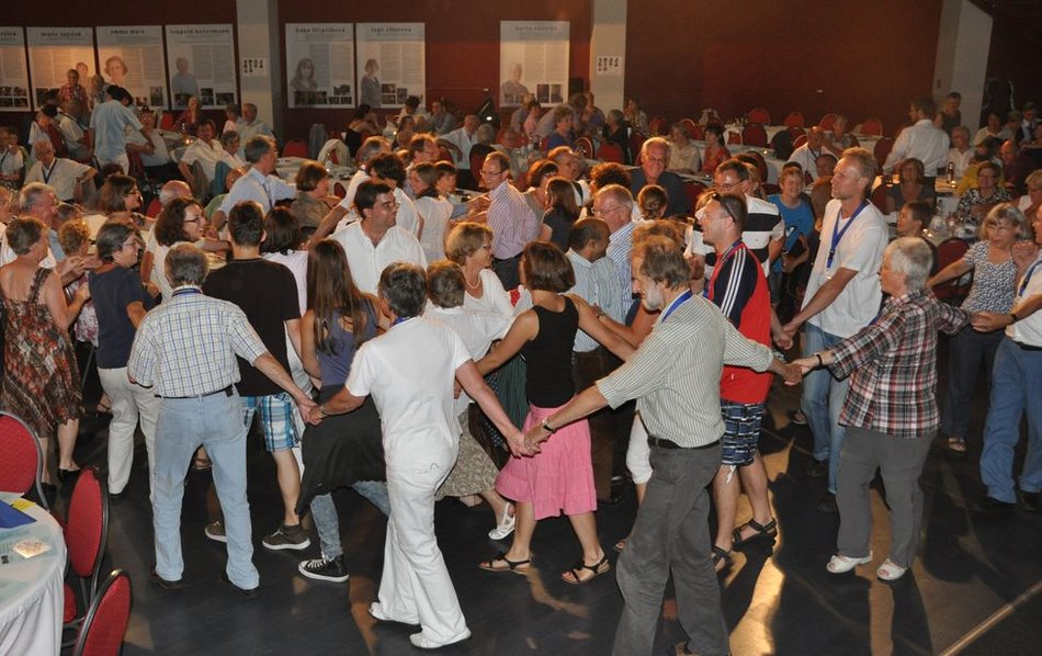 Am Abschlussabend tanzten Jung und Alt, Deutsche und Tschechen gemeinsam bis in den späten Abend.
