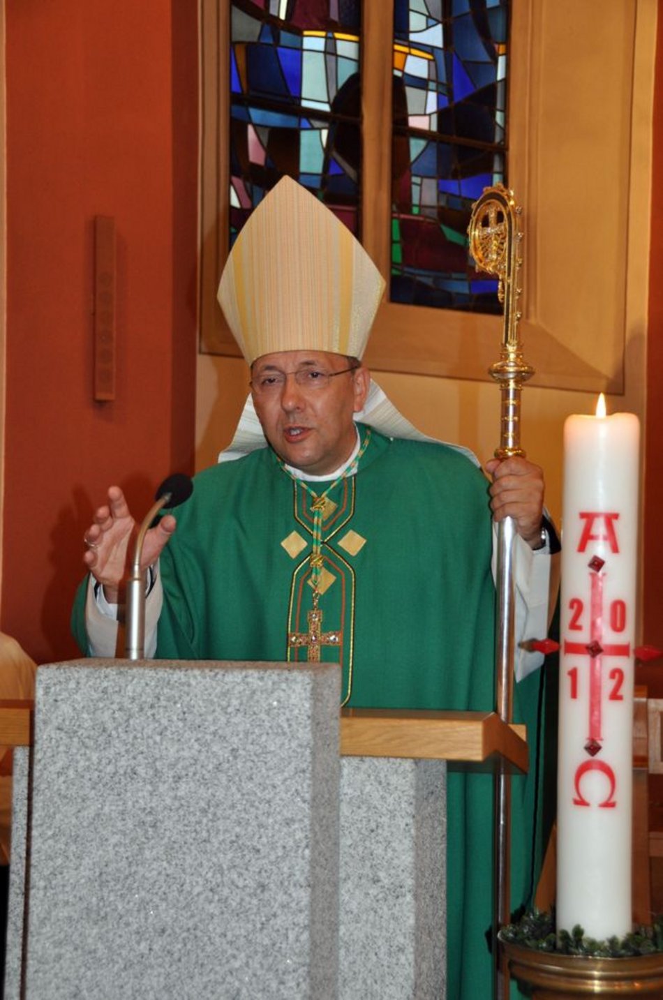 Bischof Ipolt bei der Predigt.